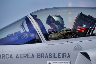 Começa fase de testes dos caças supersônicos no Brasil