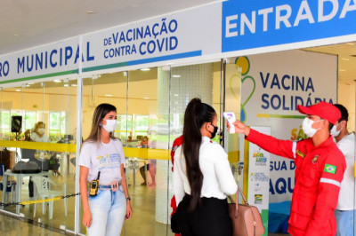 São Luís começa a vacinar profissionais de educação do município