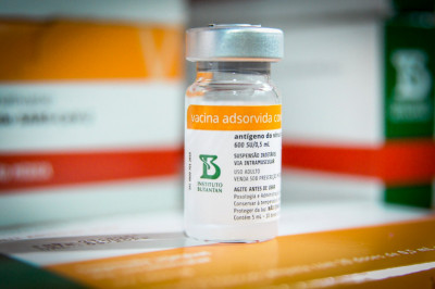 Chile anuncia dose de reforço em vacinados com a CoronaVac