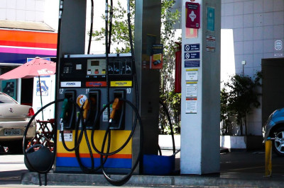 Governadores decidem prorrogar congelamento do ICMS sobre gasolina