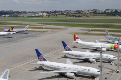 Associação Internacional afirma que viagens aéreas precisam ficar mais baratas no Brasil