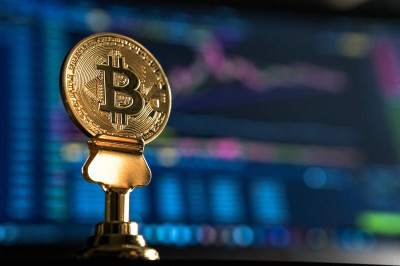 Cresce número de milionários que investem em bitcoin