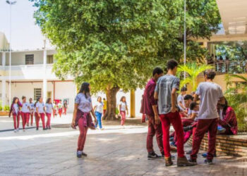 Projeto propõe pagar R$ 2.900 a alunos que concluem Ensino Médio