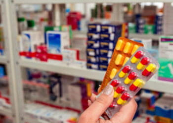 59% dos idosos já deixaram de comprar medicamentos por falta de dinheiro