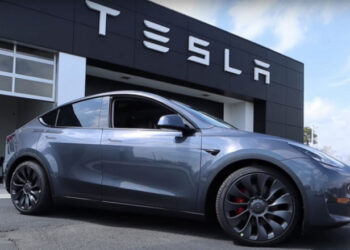 Assinatura dos carros de Elon Musk chega ao Brasil