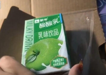 Mulher paga R$ 8,5 mil em iPhone 12 e recebe iogurte de maçã