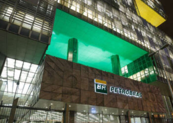 Petrobras anuncia redução no preço médio da gasolina em cerca de 5%