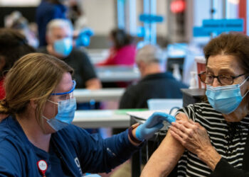 Mais da metade da população adulta já recebeu a primeira dose nos EUA