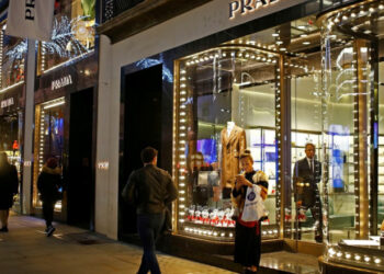 Pão de Açúcar é condenado a pagar R$ 50 mil a Prada por vender imitação da grife