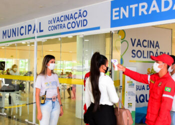 São Luís começa a vacinar profissionais de educação do município