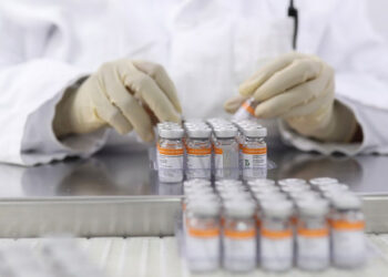 Produção da CoronaVac será paralisada nesta sexta, diz Butantan