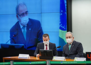 Terceira onda da pandemia é uma preocupação, afirma ministro da Saúde