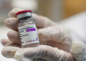 Estudo aponta que 3ª dose da vacina da AstraZeneca produz forte resposta imune