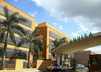 Casos de Guillain-Barré após vacinação são raros, informa Anvisa