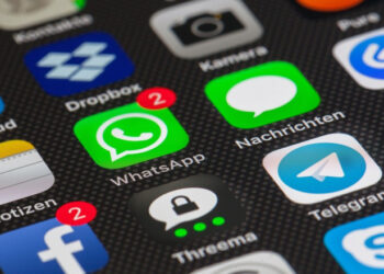 Doméstica que foi demitida pelo WhatsApp deve ser indenizada pelo patrão