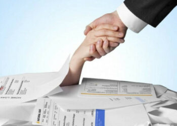 45% dos brasileiros têm contas em atraso revela pesquisa