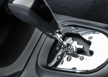 Projeto quer criar CNH específica para dirigir carros automáticos