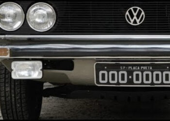 Decisão do Contran aprova retorno da placa preta para colecionadores