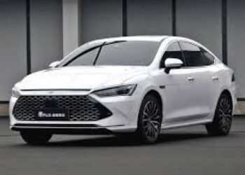 Veja o sedã híbrido que faz 30 km/l