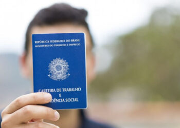 Pesquisa aponta que brasileiros precisam recorrer a bicos para complementar renda