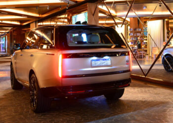 Range Rover chega ao Brasil com preço a partir de R$ 1,1 milhão