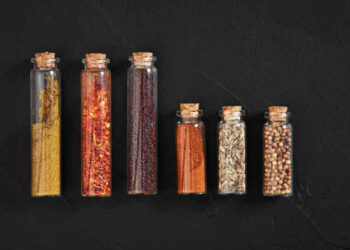 Potes de tempero são mais contaminados que tampas de lixeira na cozinha