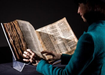 Bíblia vai a leilão por valor estimado em US$ 50 milhões