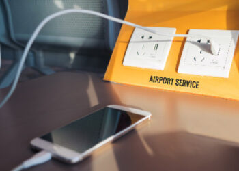 FBI alerta para que viajantes não carreguem celulares nos aeroportos