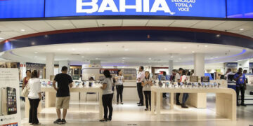 Casas Bahia anuncia fechamento de até 100 lojas e corte de funcionários