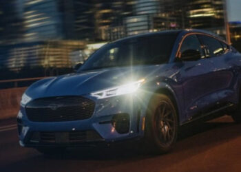 Mustang elétrico começa a ser vendido no Brasil em outubro