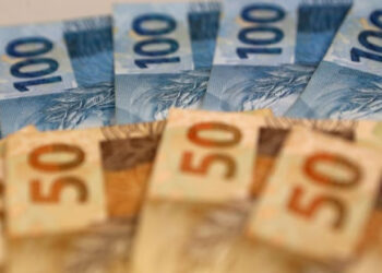 Poupança volta a perder recursos em agosto