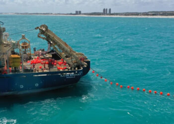 Projeto de usina em praia de Fortaleza pode derrubar internet no Brasil