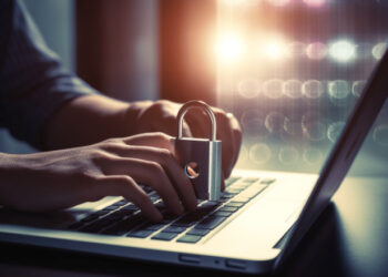 Ação internacional tira 606 sites de streaming do ar