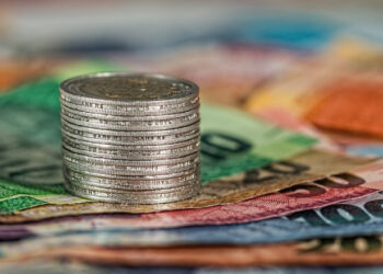 Brasileiro pode ter que trabalhar mais dias em 2024 para custear aumento de ICMS