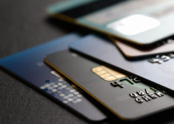 Compras no exterior com cartão de crédito ficam mais baratas