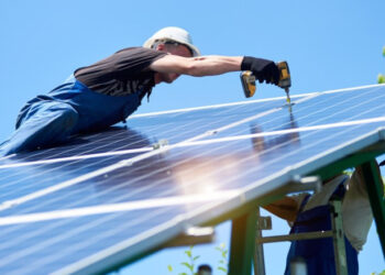 Energia gerada por painel solar já equivale a 3 hidrelétricas de Itaipu no Brasil