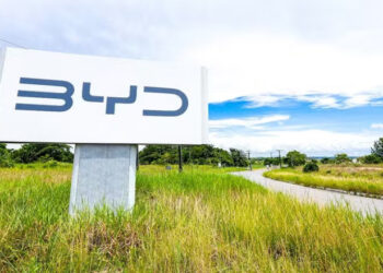 BYD lança carros híbridos que percorrem 2,1 mil quilômetros sem reabastecer ou recarregar