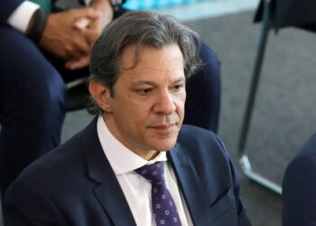 Economistas apontam dificuldades do governo para cortar R$ 25,9 bi