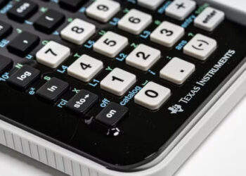 Juros futuros iniciam semana em ligeira alta