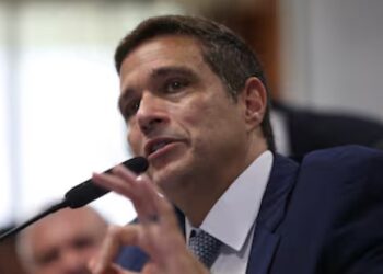 Campos Neto destaca incertezas sobre a inflação e defende ajuste na dívida pública