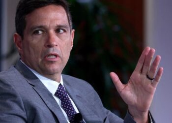 Campos Neto prevê corte de gastos pelo governo Lula para atingir metas fiscais