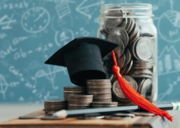 Curso gratuito prepara estudantes universitários sobre gestão financeira