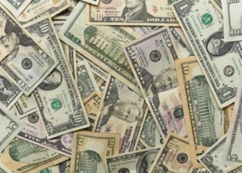 Saída de dólares do Brasil via criptoativos e apostas esportivas gera alerta para economistas