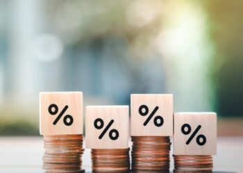 Analista afirma que governo busca impedir que pacote fiscal afete popularidade de Lula