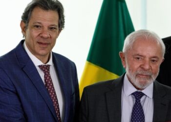 Governo anuncia pacote de corte de gastos e elevação da isenção do IR