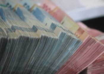 Superávit comercial do Brasil cai 52,7% em outubro, para US$ 4,343 bi, informa MDIC