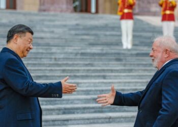 Tesouro Nacional estuda emitir títulos em moeda chinesa