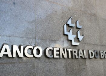 BC vende US$ 845 milhões das reservas internacionais para conter alta do dólar