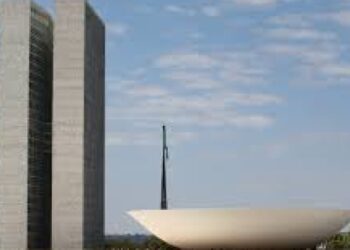 Congresso rejeita cortes e amplia “fundão”