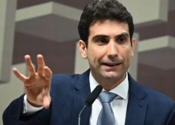 Galípolo afirma que expansão fiscal do governo pode estar impulsionando o consumo